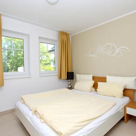 Apartment Strandnahe Rex Rugia: Terrasse Und Ahoi Erlebnisbad