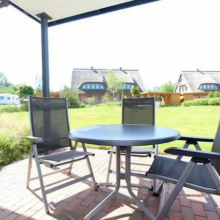 Strandnahe Rex Rugia: Terrasse Und Ahoi Erlebnisbad Apartment Lobbe