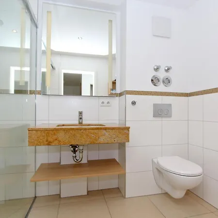 Strandnahe Mit Terrasse, Gratis Nutzung Vom Ahoi Erlebnisbad Und Sauna In Sellin - Rex Rugia 28-2